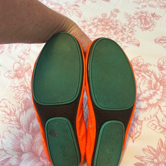 Fluorescent orange tieks - Picture 5 of 5